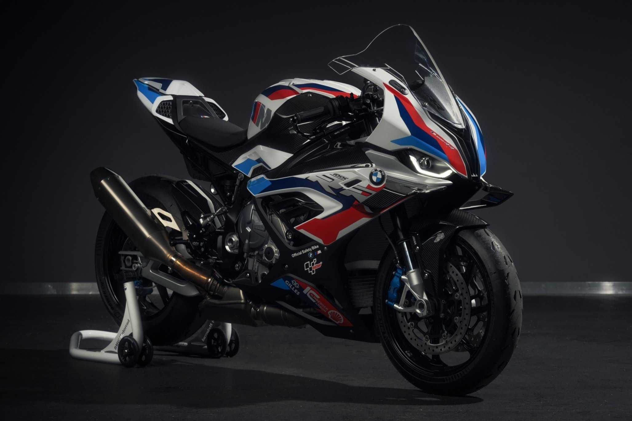 BMW M 1000 RR duoc su dung lam xe an toan tai giai dua MotoGP hinh anh
