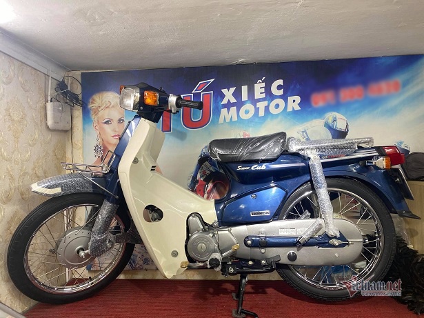 Honda Super Cub da qua su dung co gia 200 trieu dong tai Ha Noi hinh anh