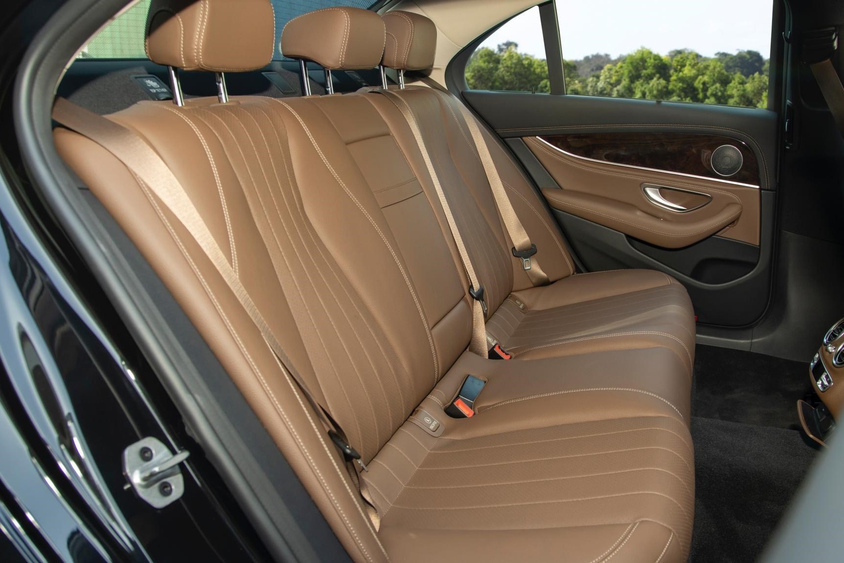 Sedan hang sang 2 ty dong anh 9