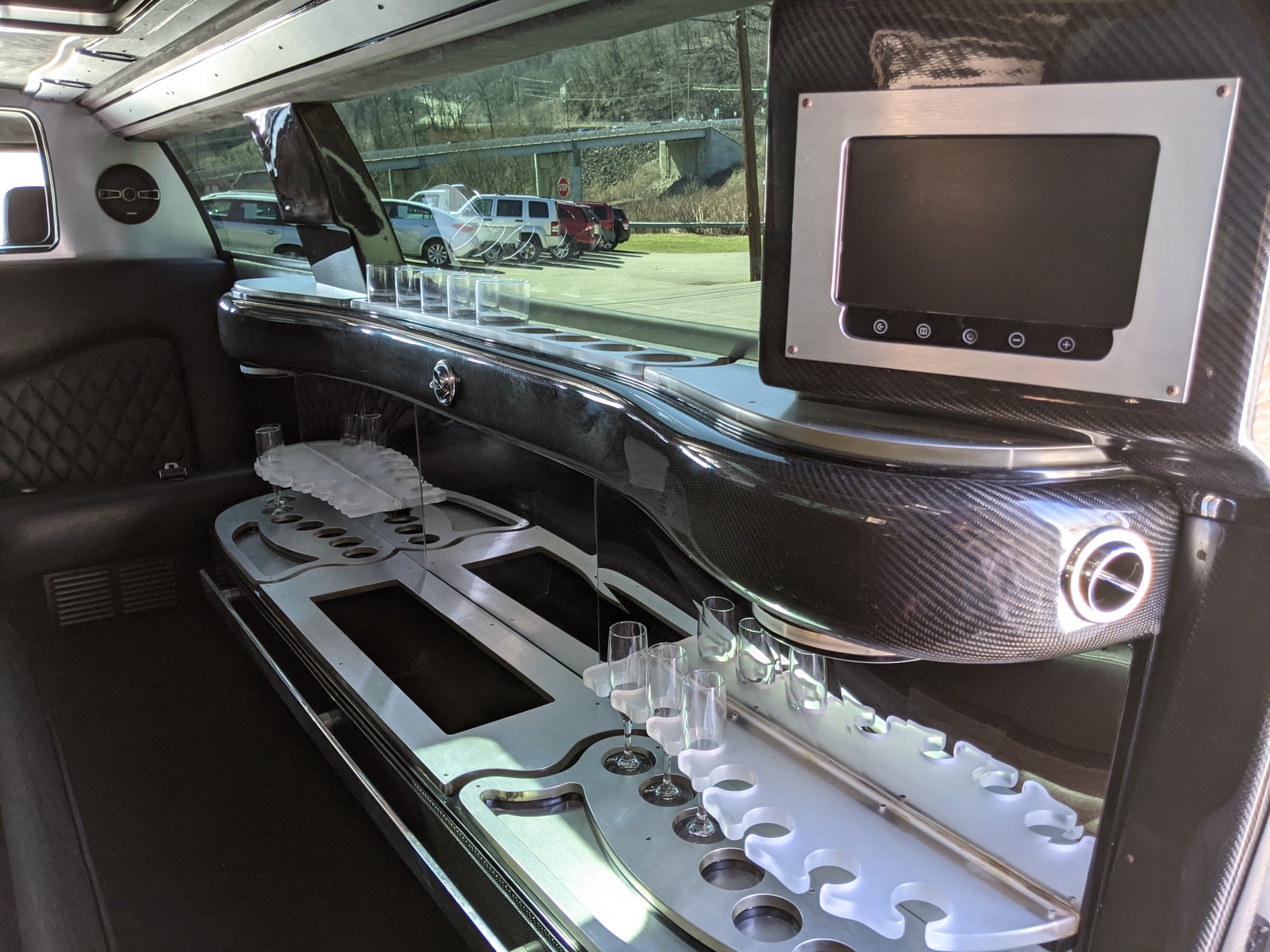 Ford Explorer nang cap thanh xe limosine anh 8