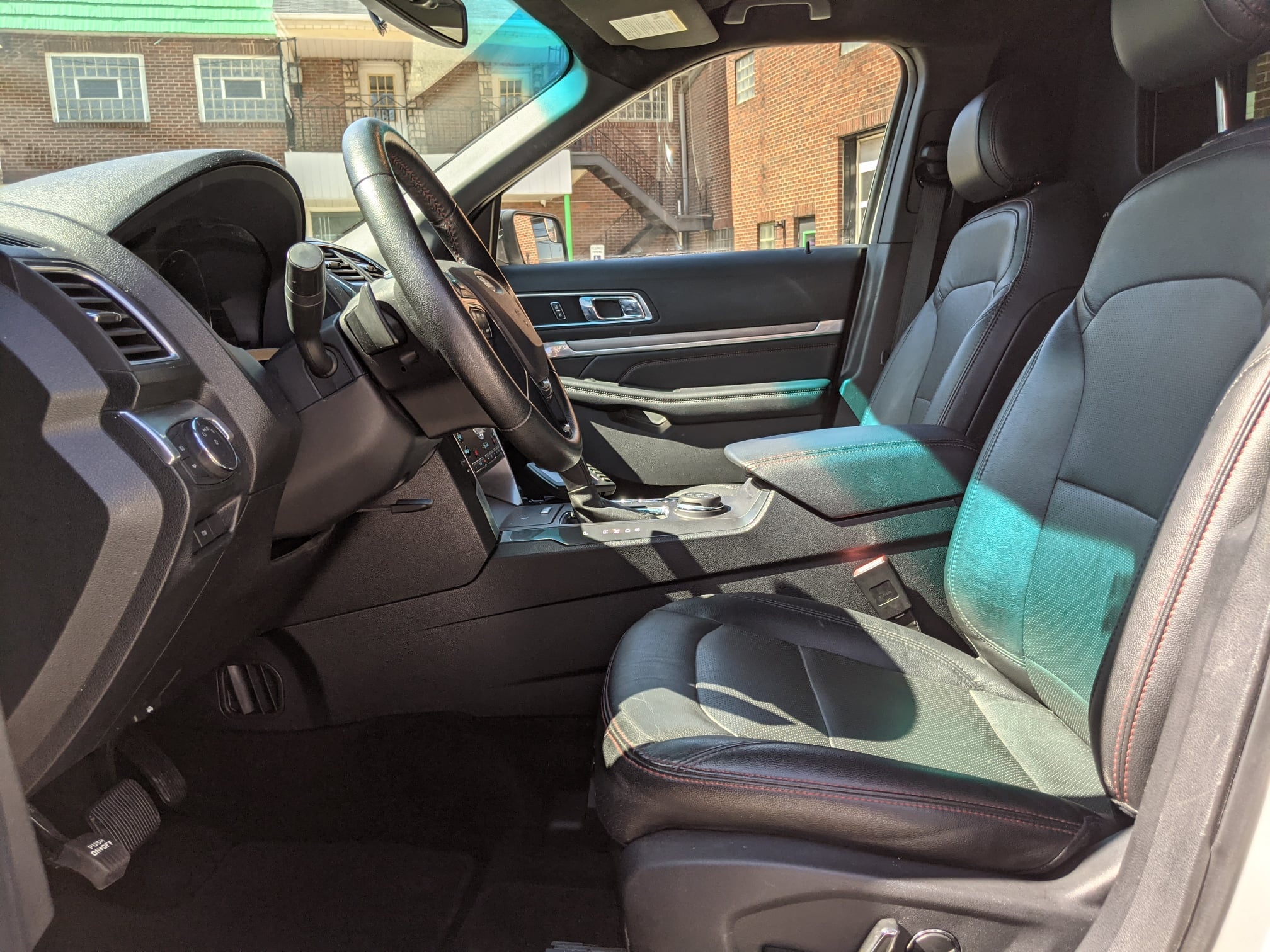 Ford Explorer nang cap thanh xe limosine anh 4