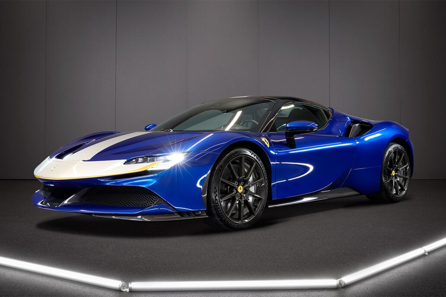 Sieu xe Ferrari moi cua Nguyen Quoc Cuong co gi dac biet? hinh anh