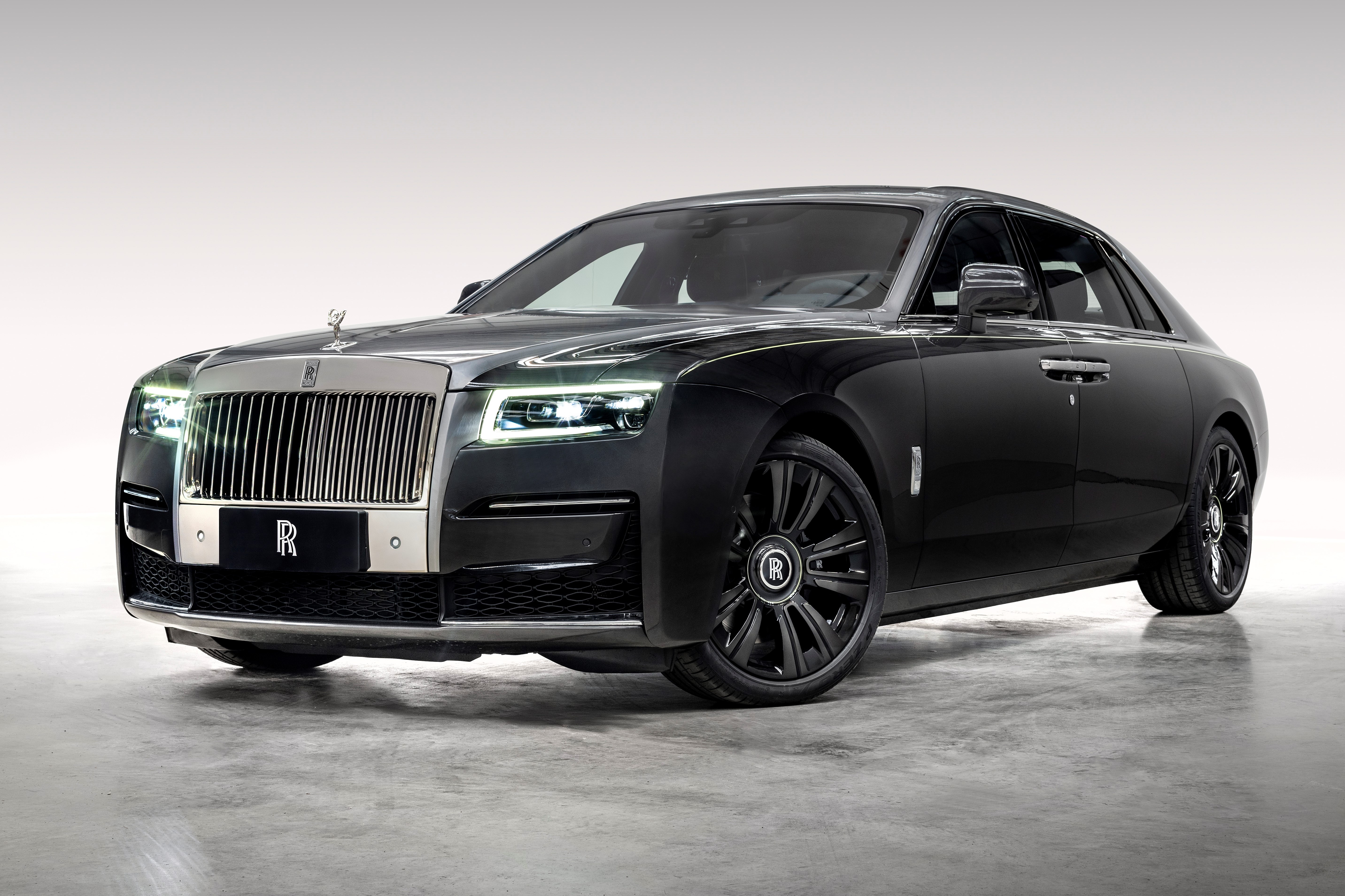 Rolls-Royce gioi thieu 3 mau xe voi mau son dac biet hinh anh
