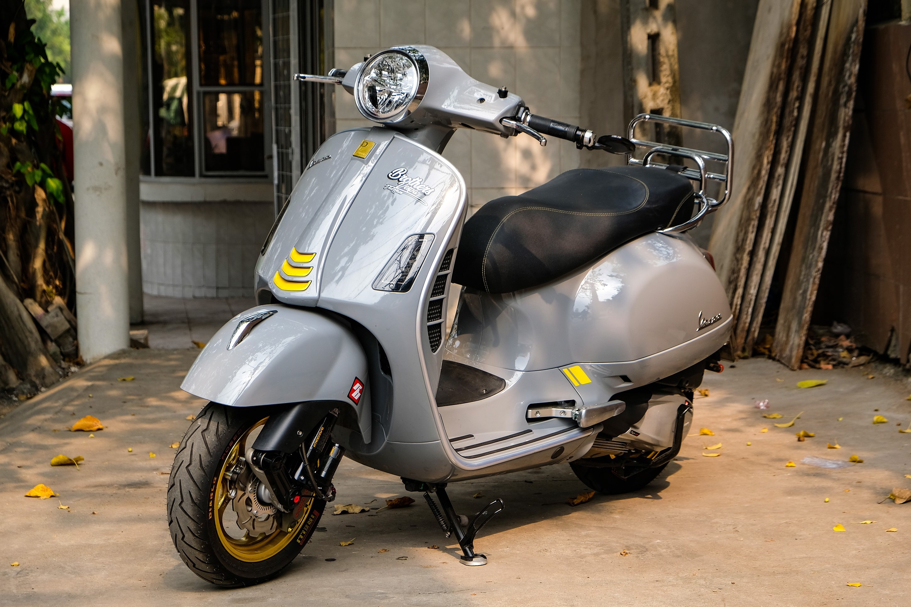 Toi co nen mua Vespa GTS 300 cu gia gan 140 trieu dong? hinh anh
