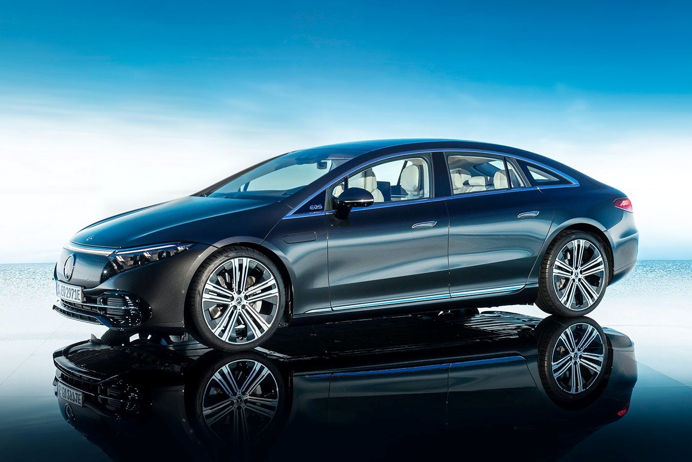 Xe dien Trung Quoc va cuoc chien voi oto ngoai hinh anh