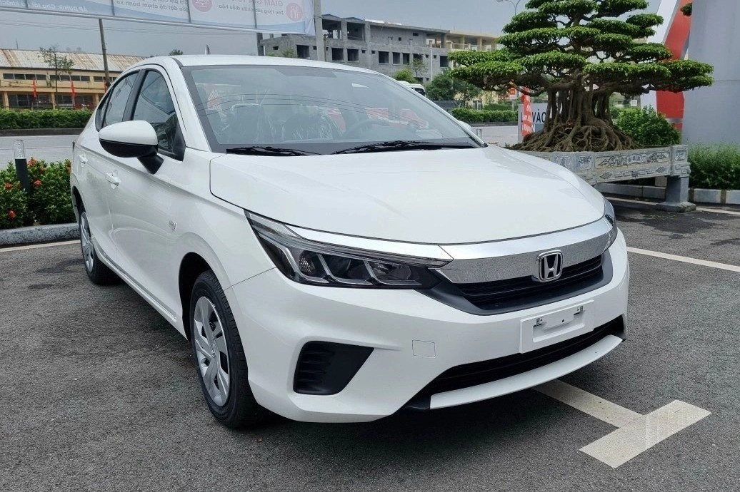Co 500 trieu dong toi nen mua Honda City ban E hay Mitsubishi Attrage? hinh anh