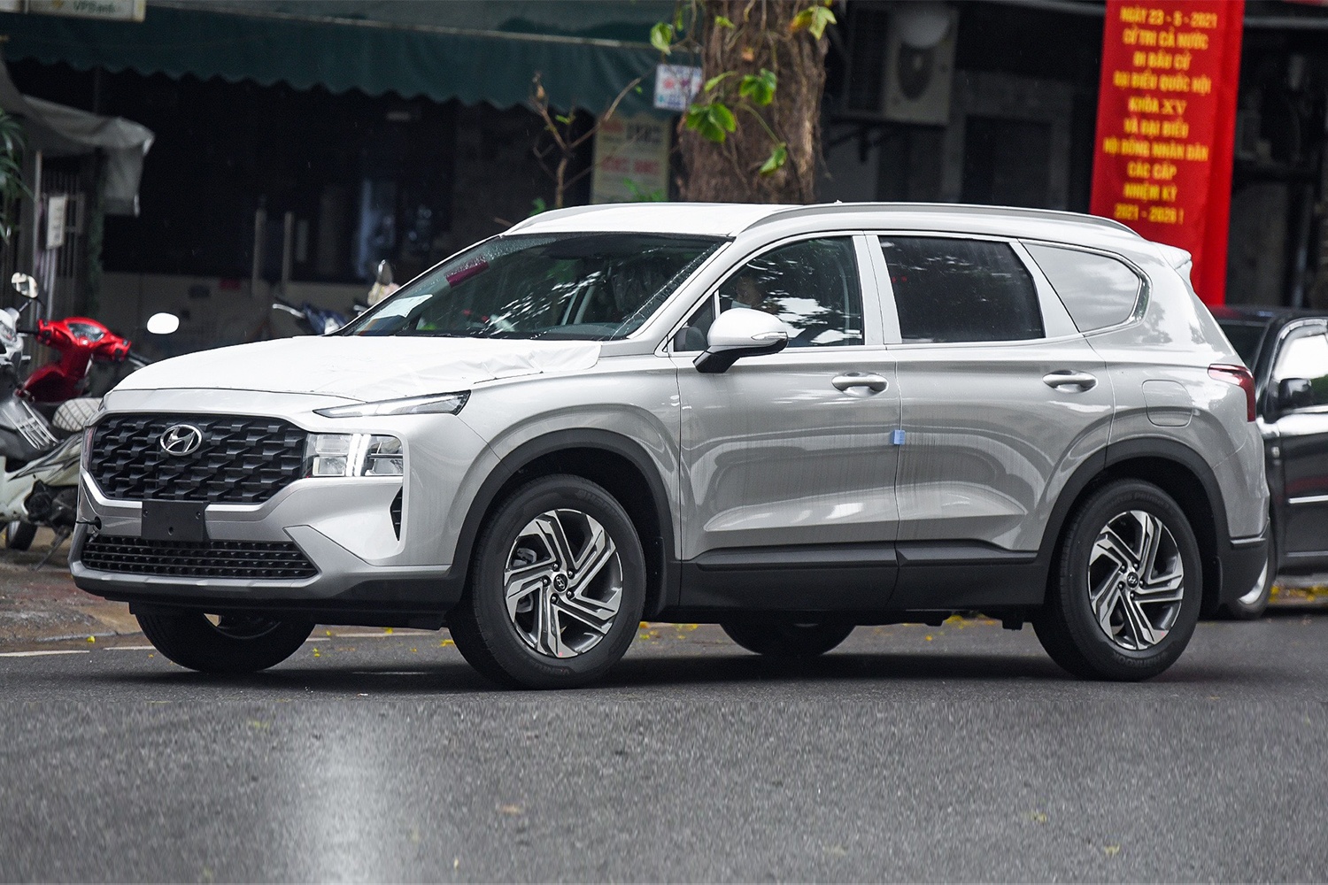 Hyundai Santa Fe 2021 ban xe cho tien xuat hien tai Ha Noi hinh anh