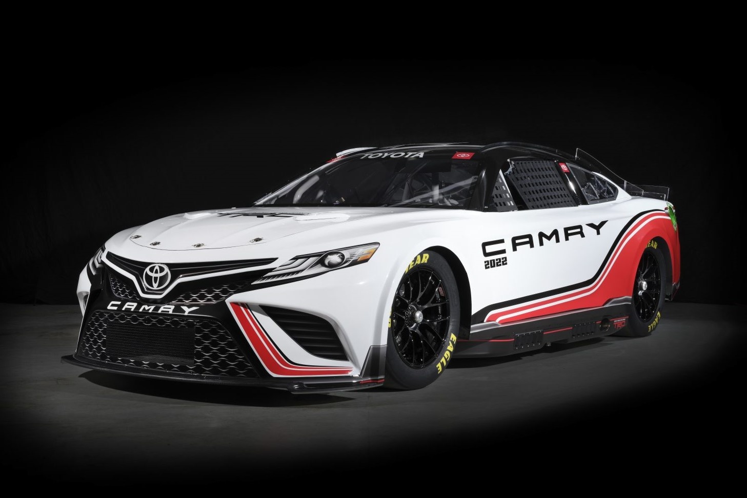 Toyota Camry phien ban duong dua manh 670 ma luc hinh anh