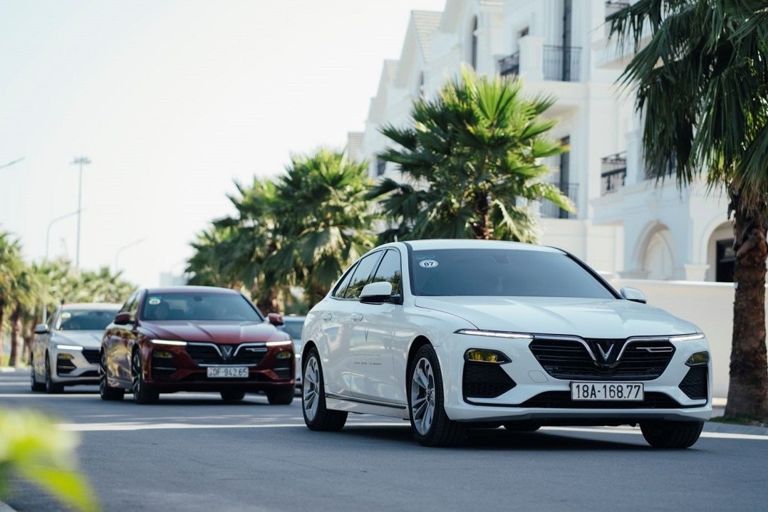 Vi sao VinFast Lux A2.0 lien tiep ban chay hon Toyota Camry? hinh anh