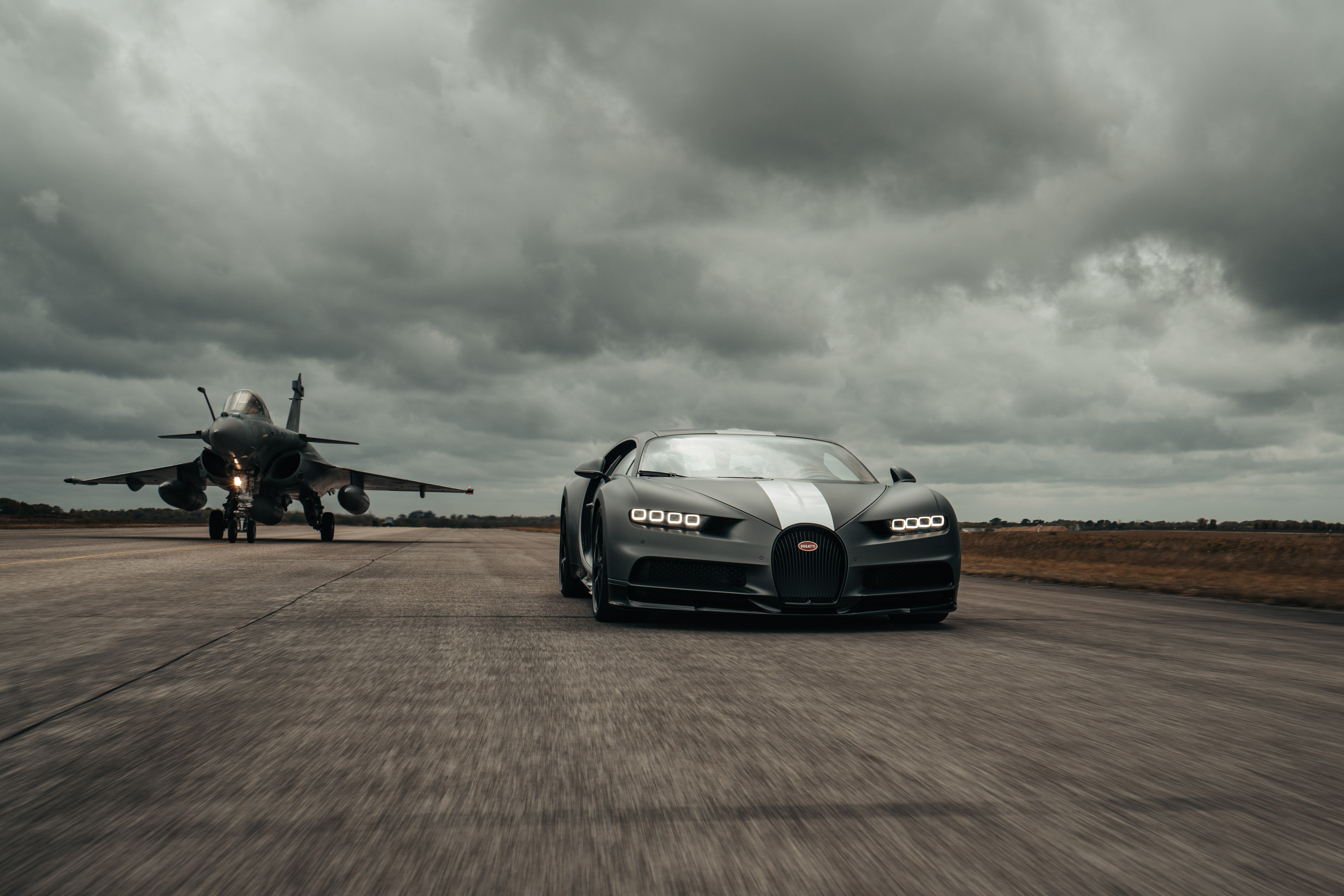 Bugatti Chiron Sport dua voi chien dau co anh 22