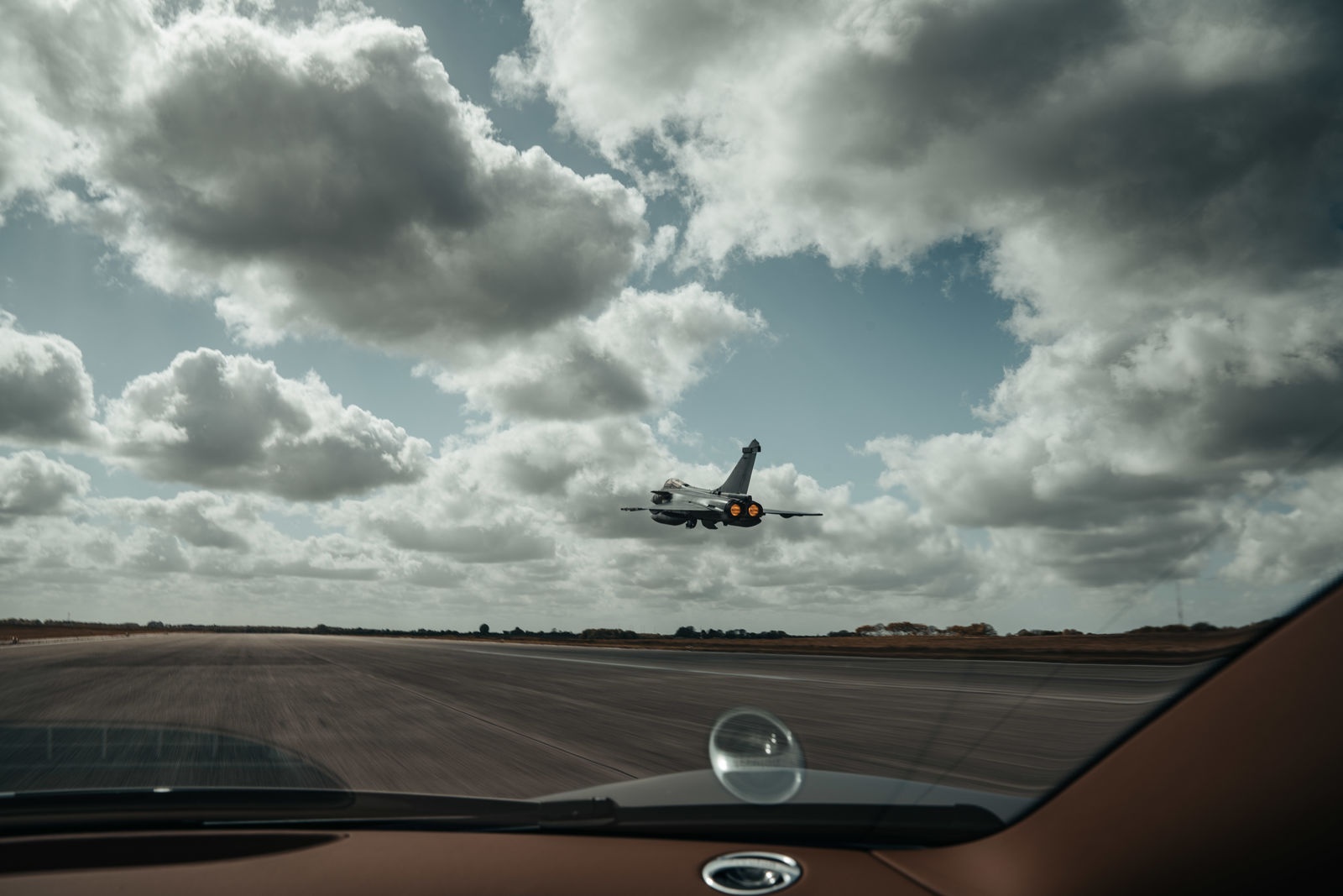 Bugatti Chiron Sport dua voi chien dau co anh 25