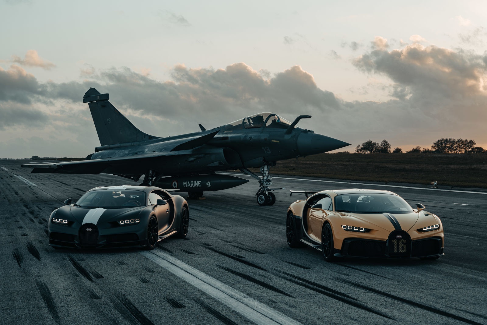 Bugatti Chiron Sport dua toc do cung chien dau co hinh anh