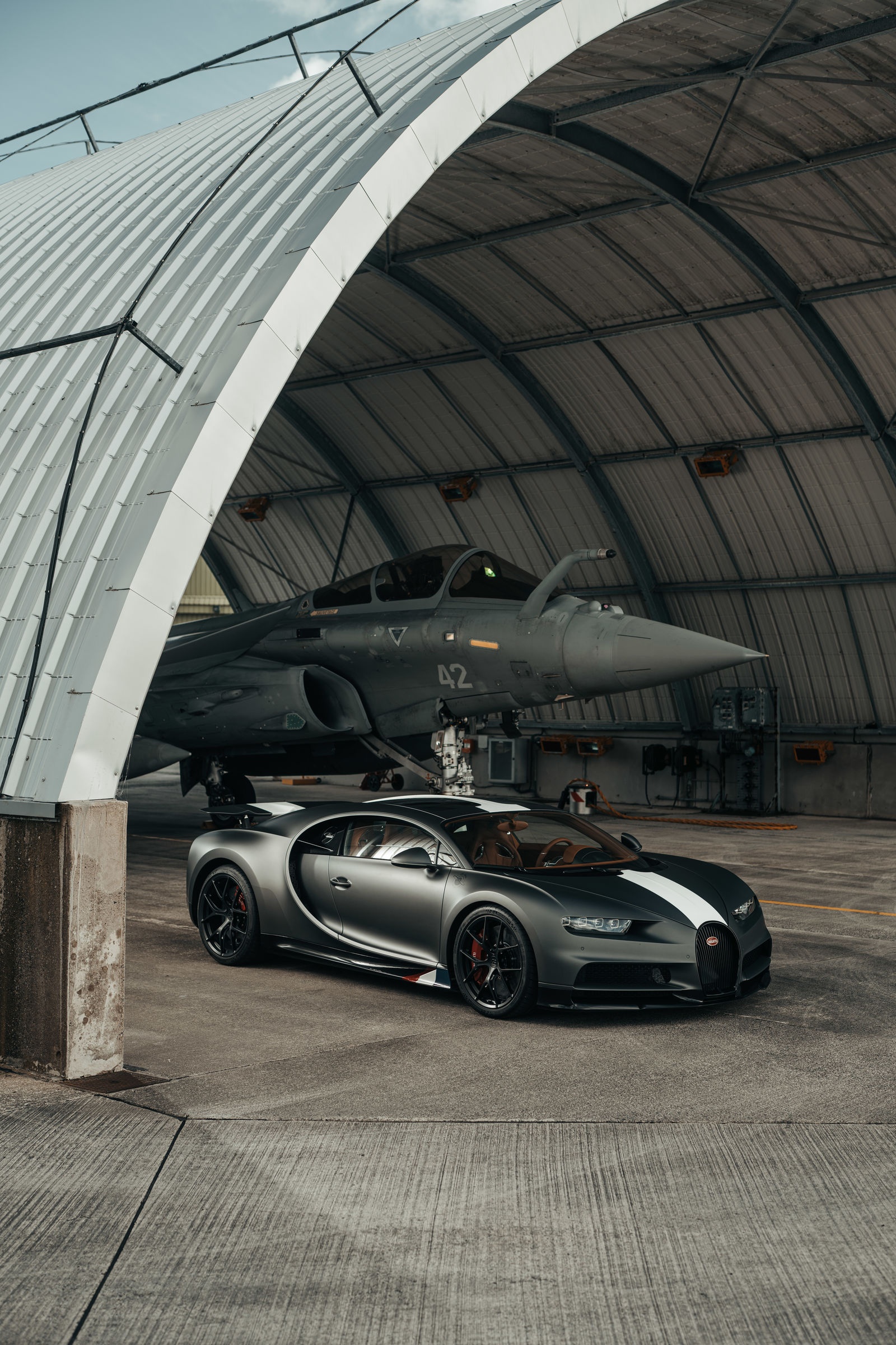 Bugatti Chiron Sport dua voi chien dau co anh 11