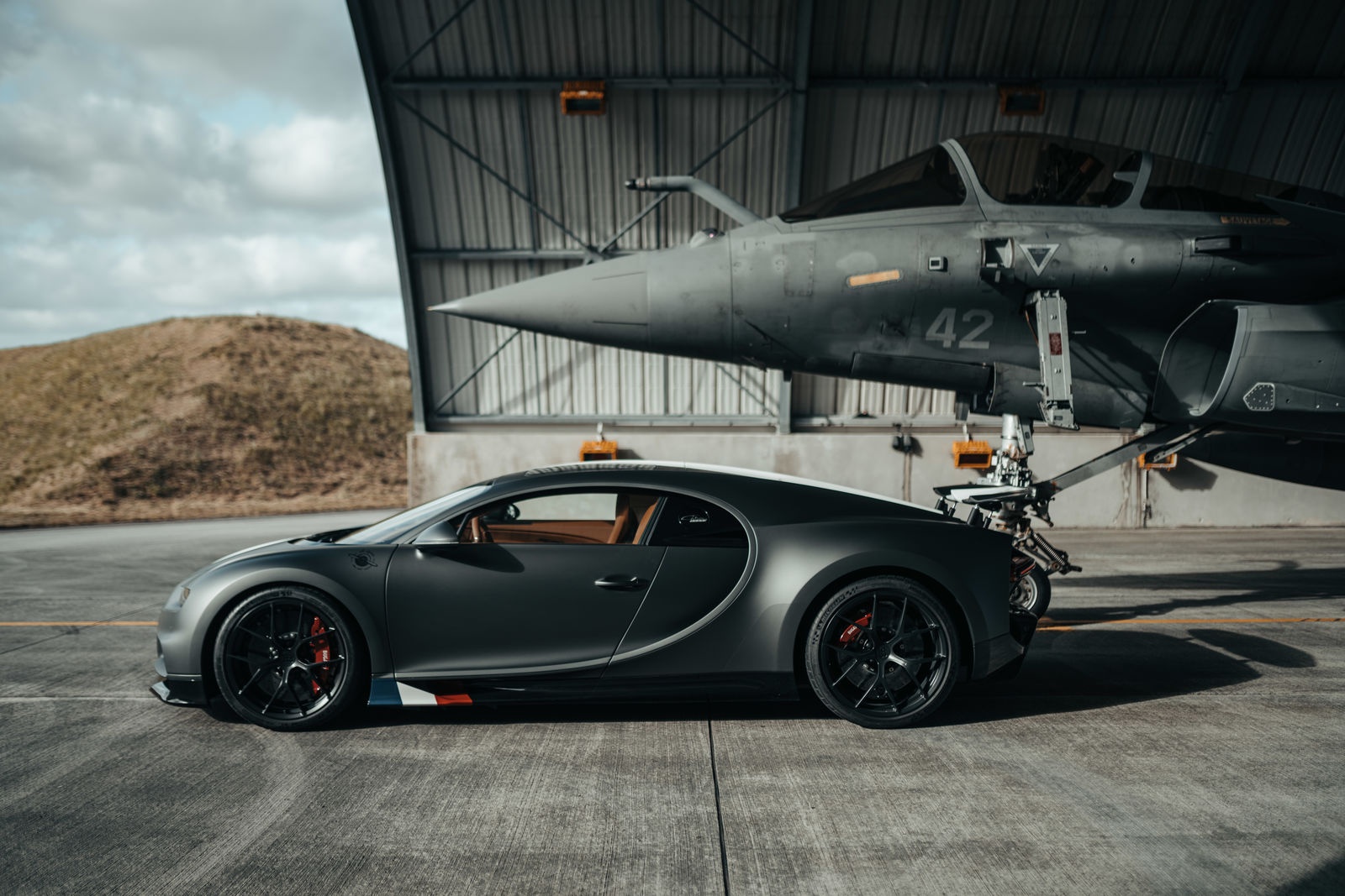 Bugatti Chiron Sport dua voi chien dau co anh 12