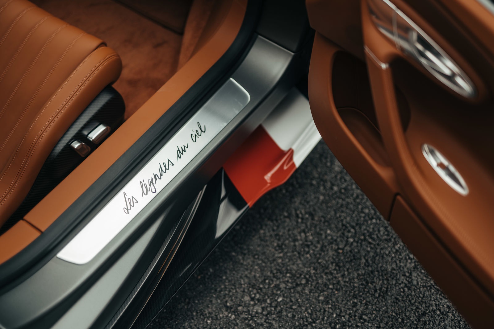 Bugatti Chiron Sport dua voi chien dau co anh 7