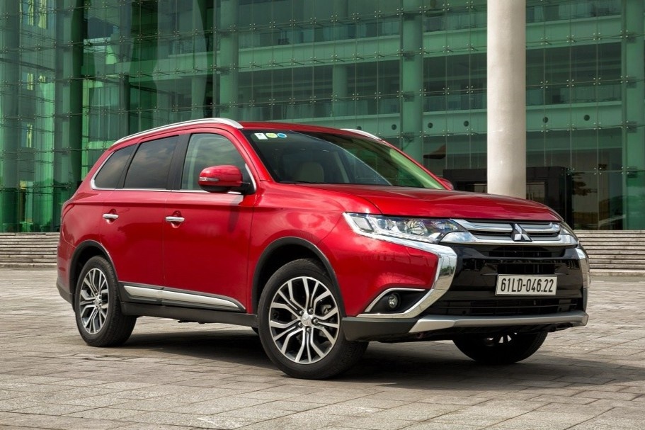 Mitsubishi trieu hoi hon 300 xe tai Viet Nam hinh anh