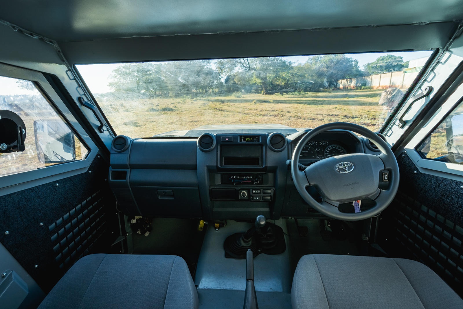 Toyota Land Cruiser nang cap thanh xe boc thep anh 8