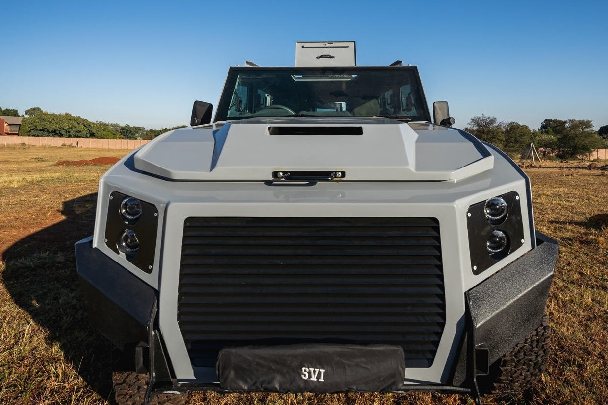 Toyota Land Cruiser nâng cấp thành xe bọc thép ảnh 5 Toyota Land Cruiser nang cap thanh xe boc thep anh 5