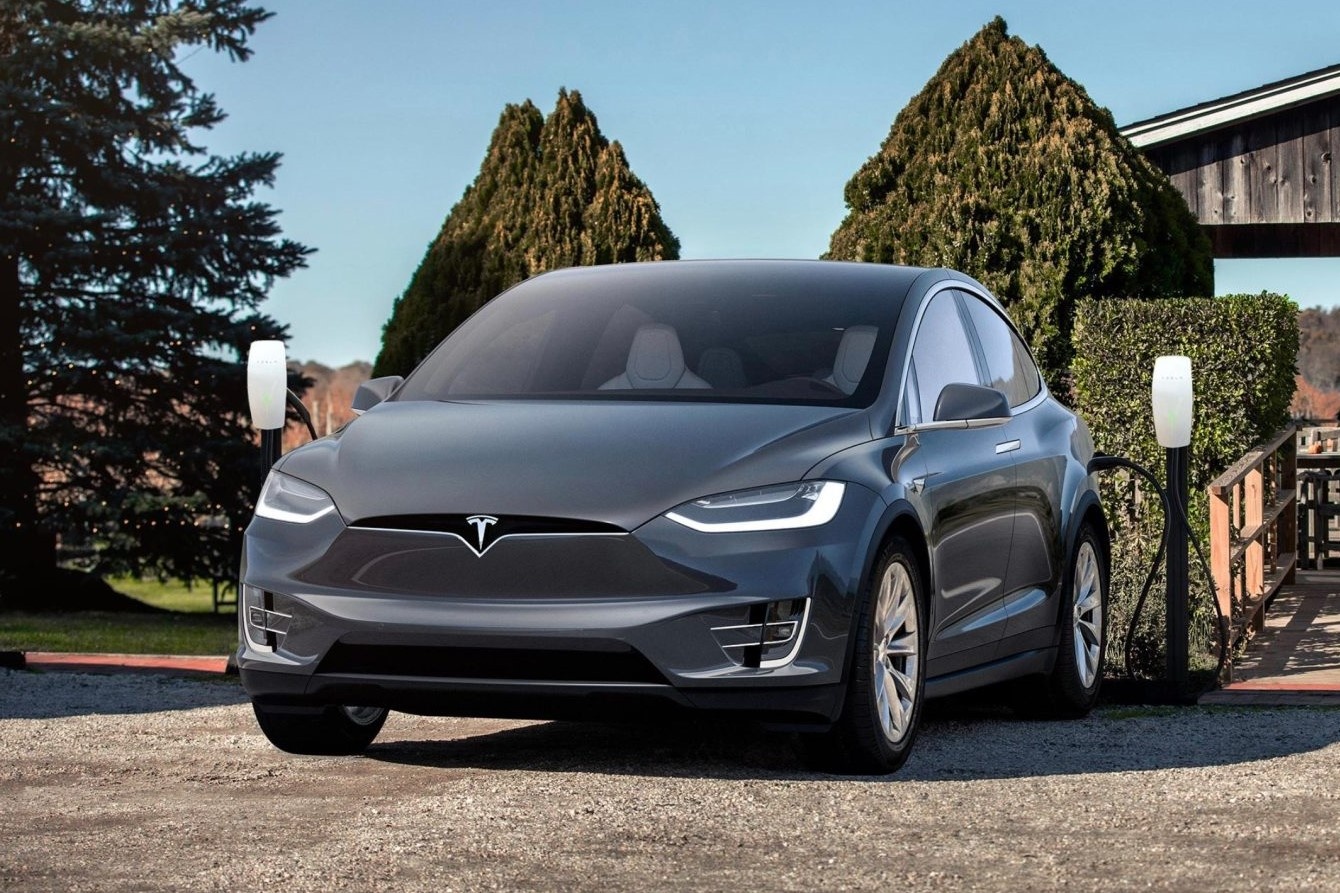 Tesla bi buoc boi thuong vi loi cap nhat phan mem hinh anh