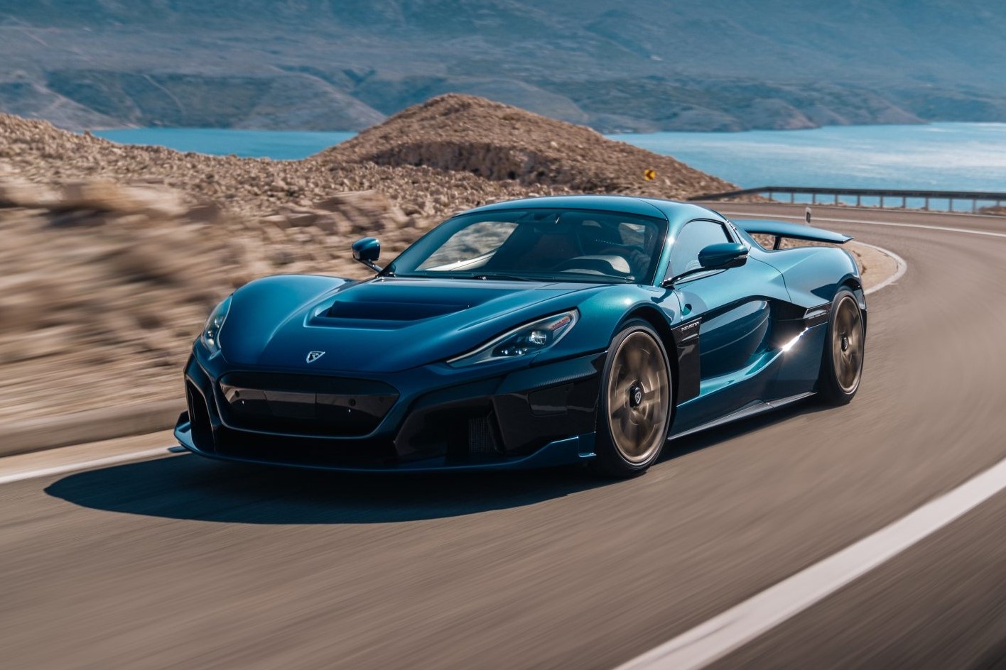 Sieu xe dien Rimac Nevera co gia tu 2,45 trieu USD hinh anh