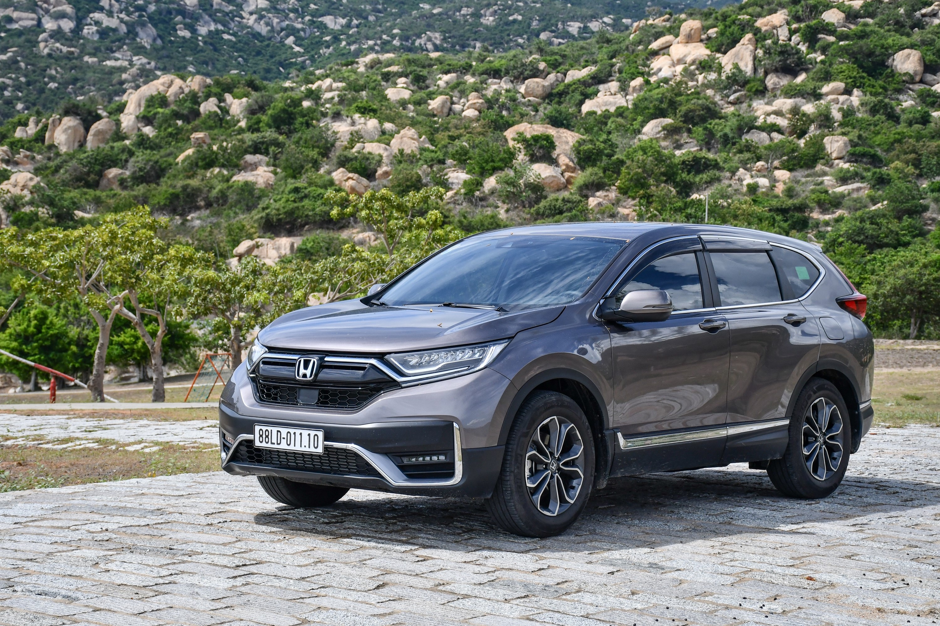 Hyundai Santa Fe tiep tuc bo xa Toyota Fortuner anh 3