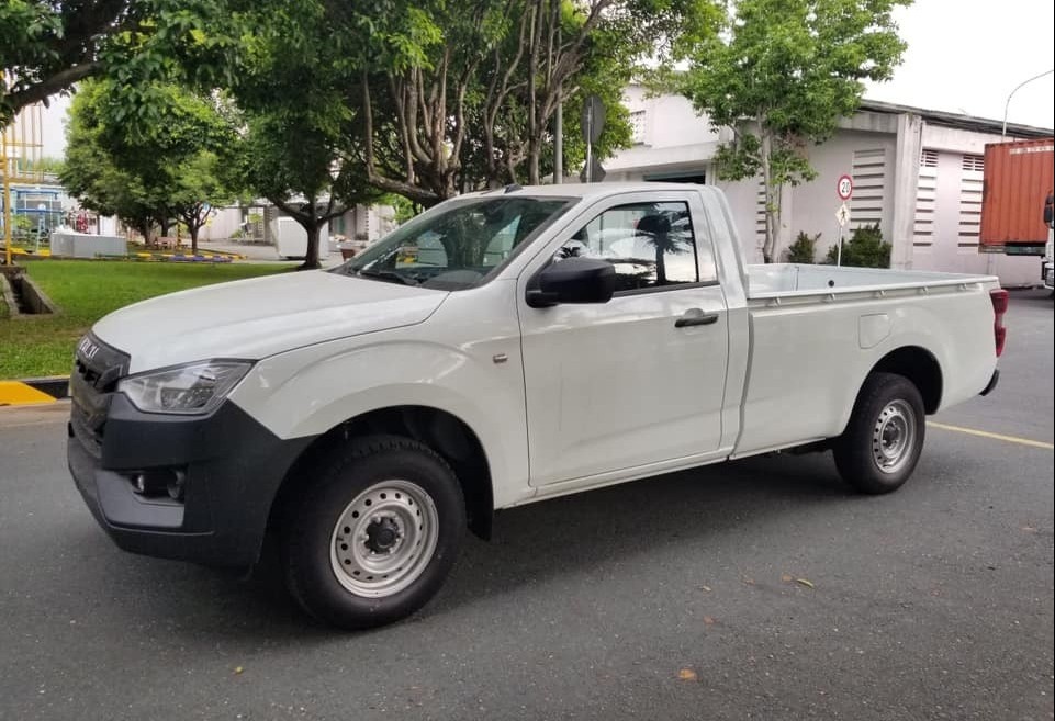 Ban tai Isuzu D-max co them ban gia re 400 trieu dong tai Viet Nam hinh anh
