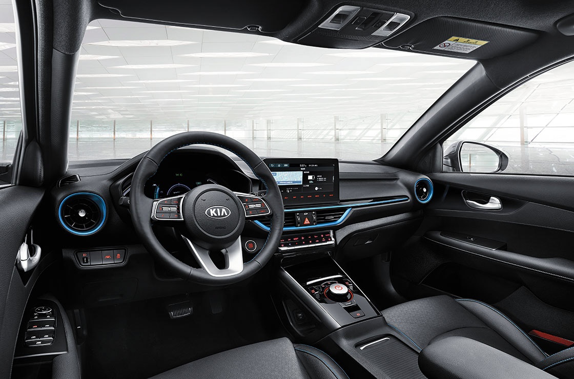 Kia Cerato chay dien anh 3