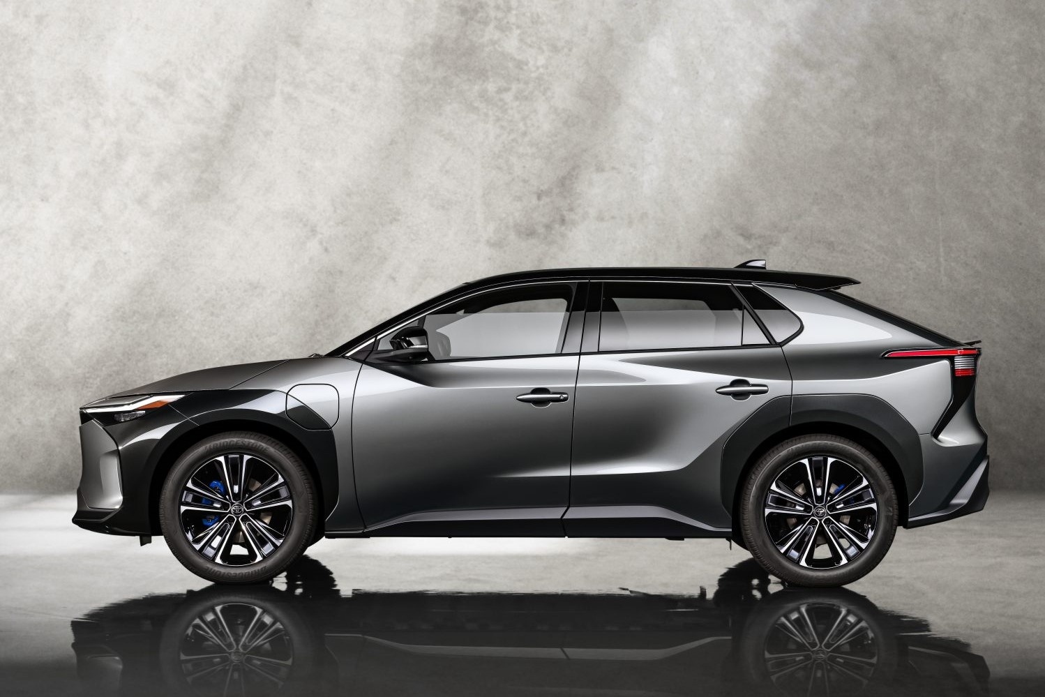 Toyota se ban xe dien tai My anh 3