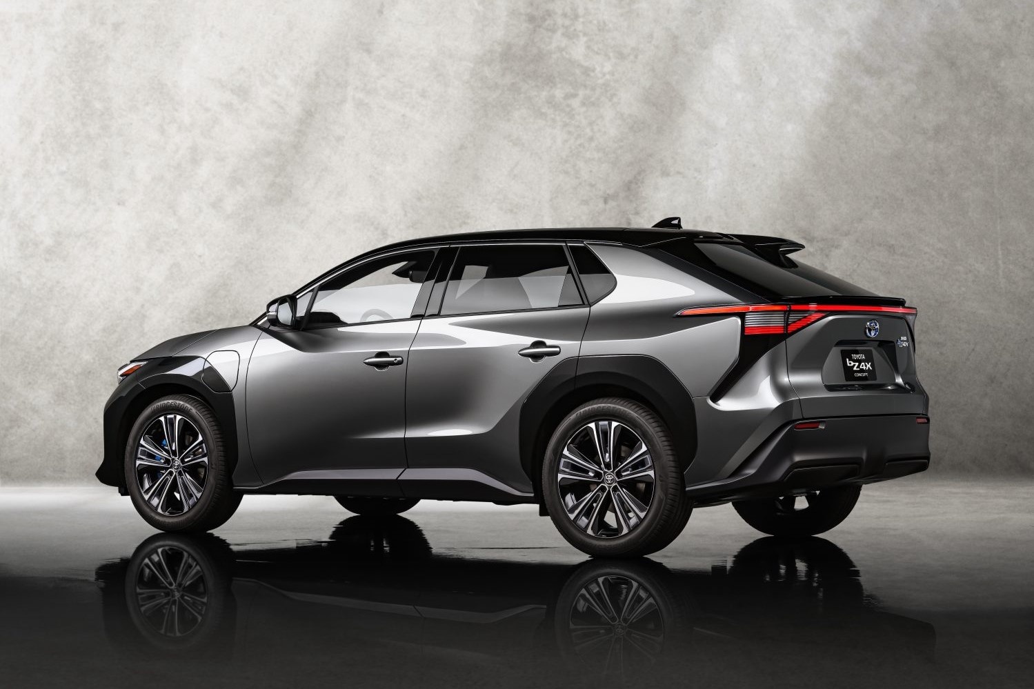 Toyota se ban xe dien tai My anh 2