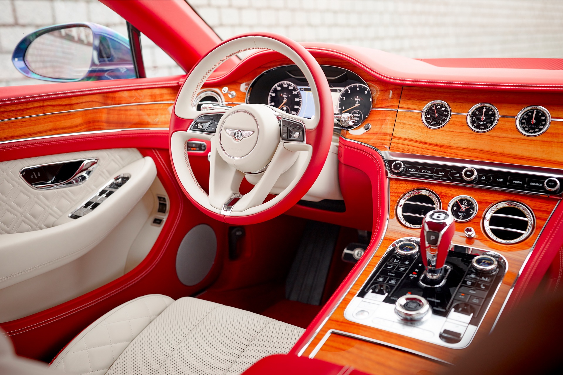 Du thuyền sang trọng như xe Bentley ảnh 5 Du thuyen sang trong nhu xe Bentley anh 5