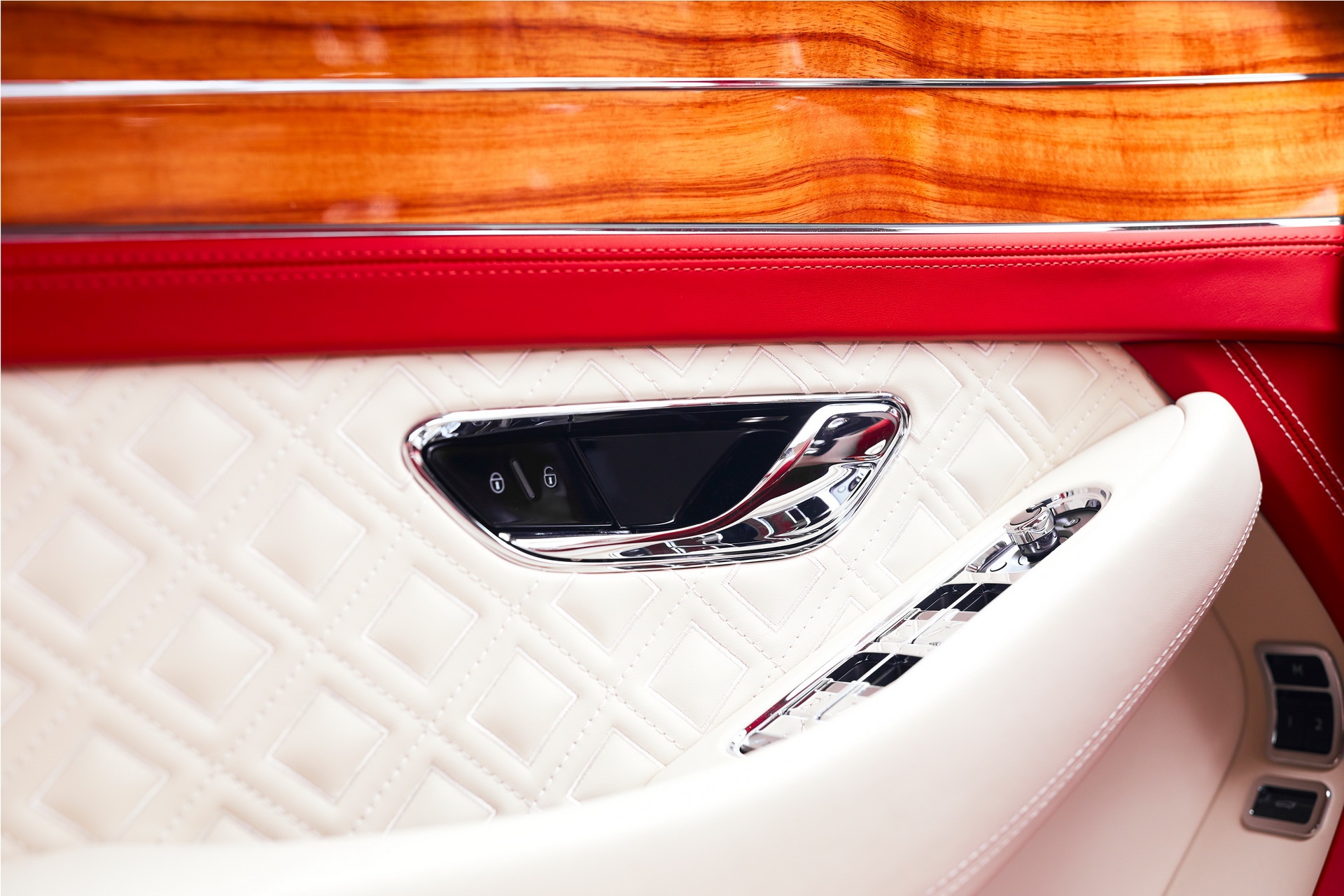 Du thuyền sang trọng như xe Bentley ảnh 7 Du thuyen sang trong nhu xe Bentley anh 7