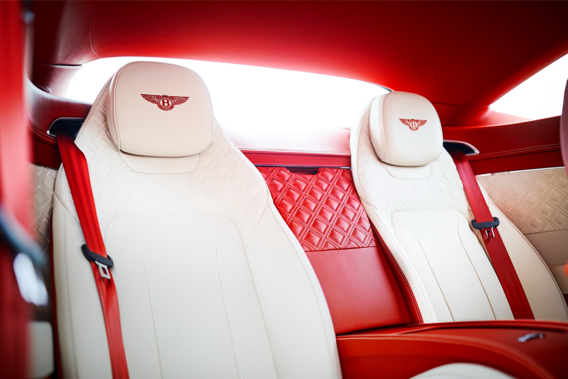 Du thuyền sang trọng như xe Bentley ảnh 6 Du thuyen sang trong nhu xe Bentley anh 6