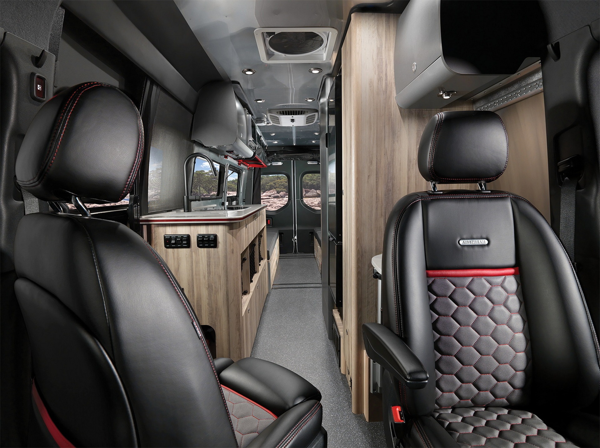 Mercedes Sprinter nâng cấp thành nhà di động  ảnh 8 Mercedes Sprinter nang cap thanh nha di dong anh 8