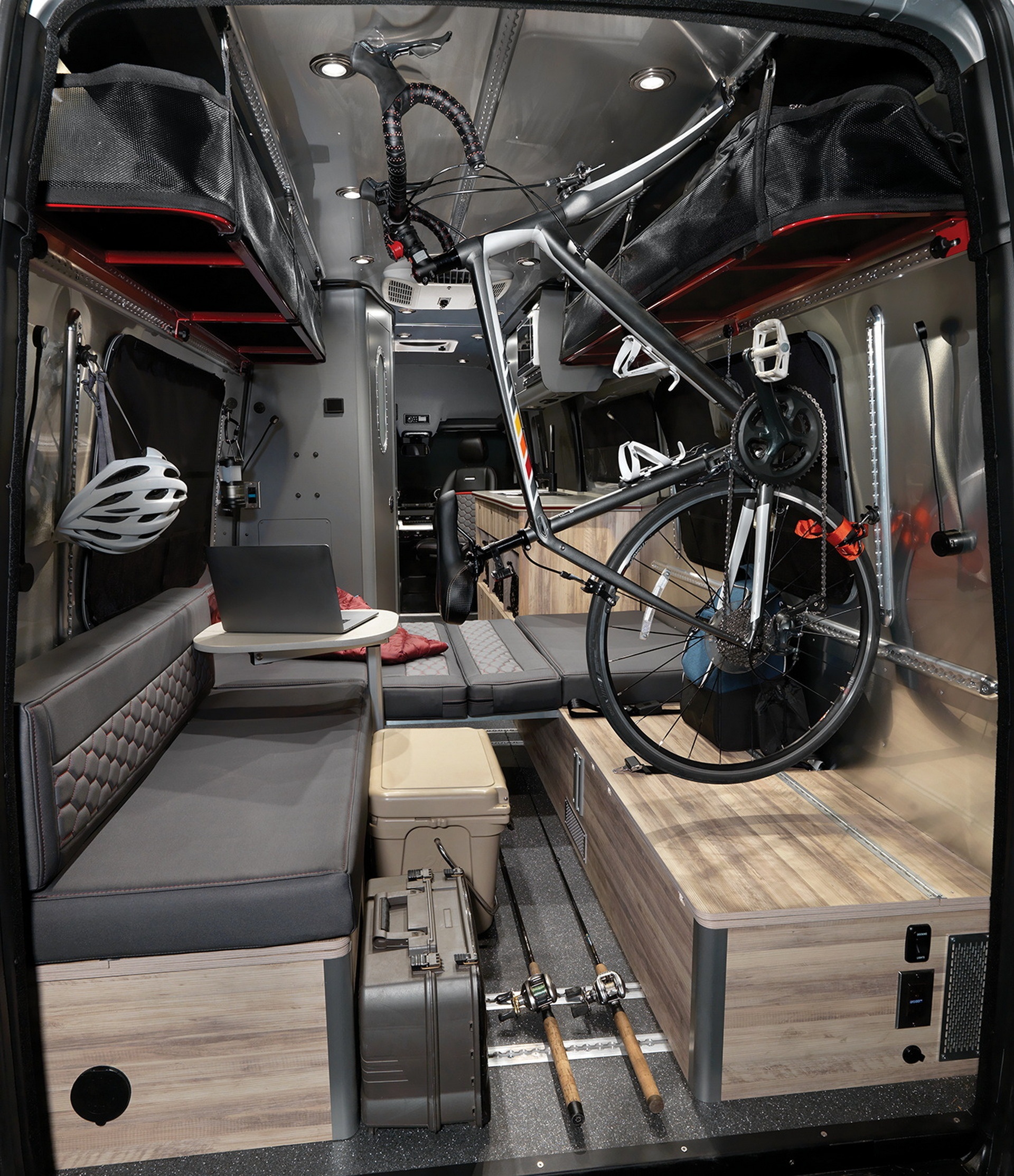 Mercedes Sprinter nâng cấp thành nhà di động  ảnh 7 Mercedes Sprinter nang cap thanh nha di dong anh 7
