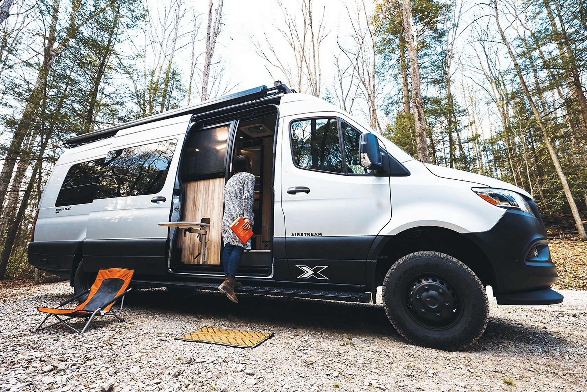 Mercedes Sprinter nâng cấp thành nhà di động  ảnh 2 Mercedes Sprinter nang cap thanh nha di dong anh 2
