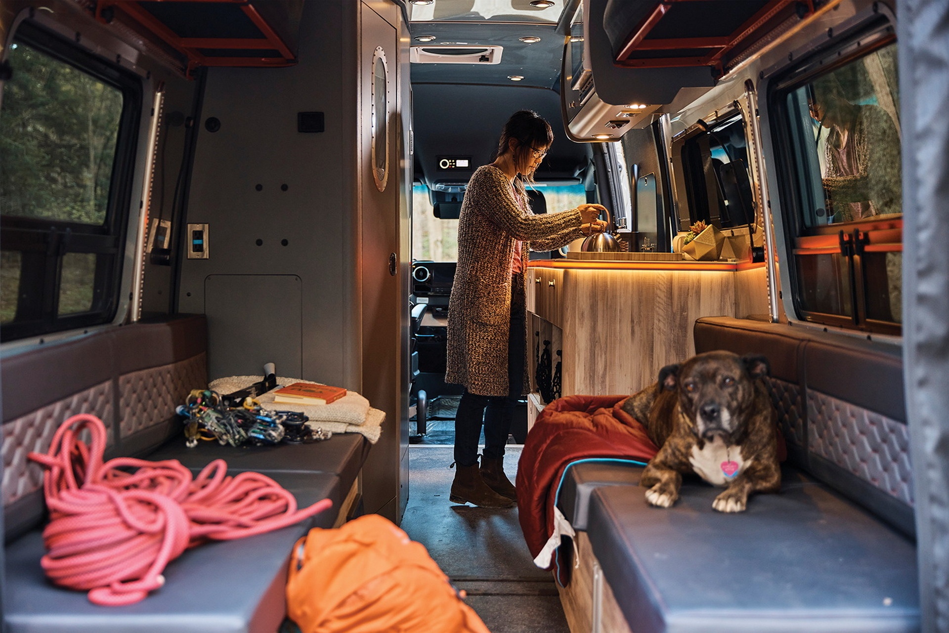 Mercedes Sprinter nâng cấp thành nhà di động  ảnh 4 Mercedes Sprinter nang cap thanh nha di dong anh 4