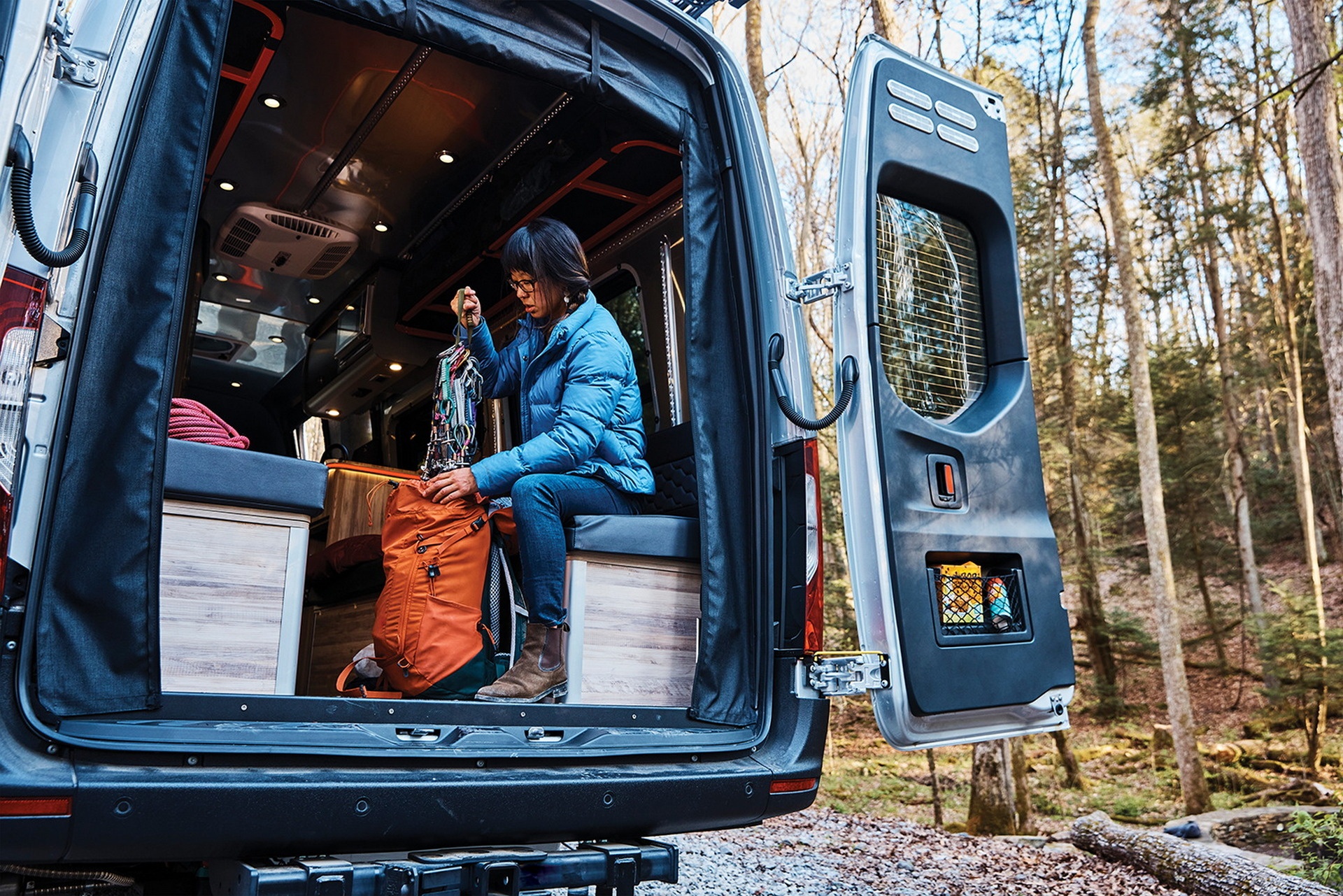 Mercedes Sprinter nâng cấp thành nhà di động  ảnh 6 Mercedes Sprinter nang cap thanh nha di dong anh 6