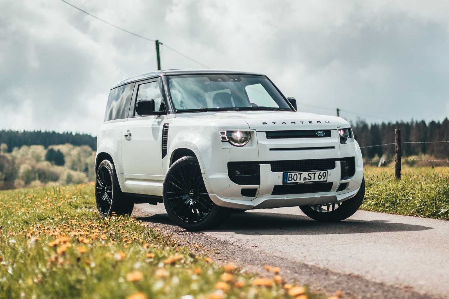 do Land Rover Defender anh 2