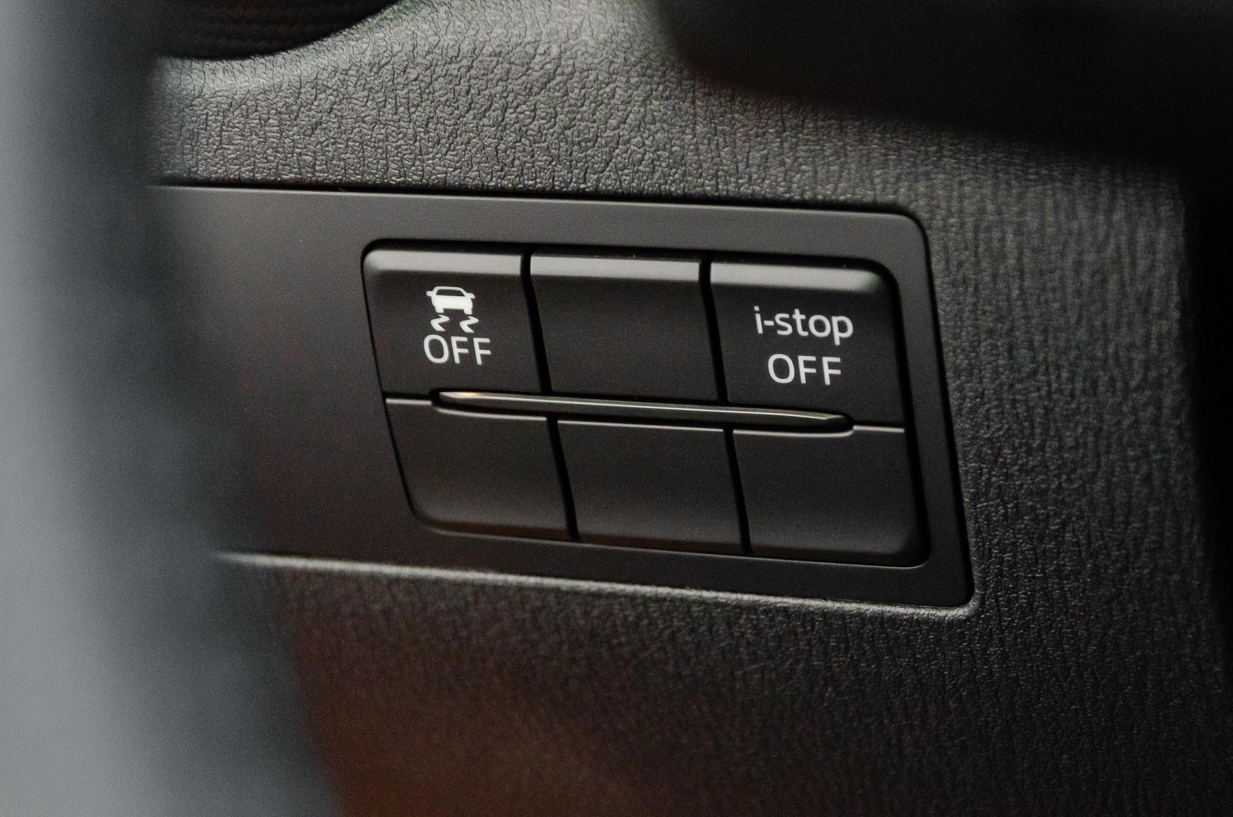 Chuc nang bat tat dong co tu dong co hai ac-quy khong? hinh anh