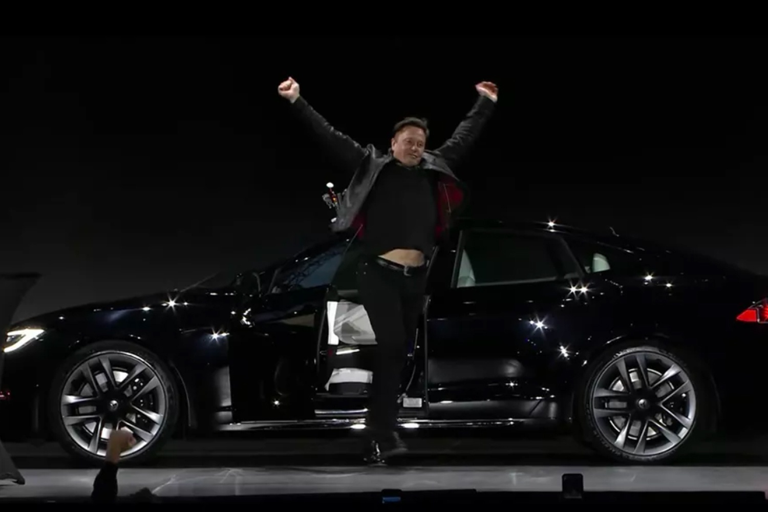 Xe dien Tesla tang toc cham hon muc cong bo cua Elon Musk hinh anh