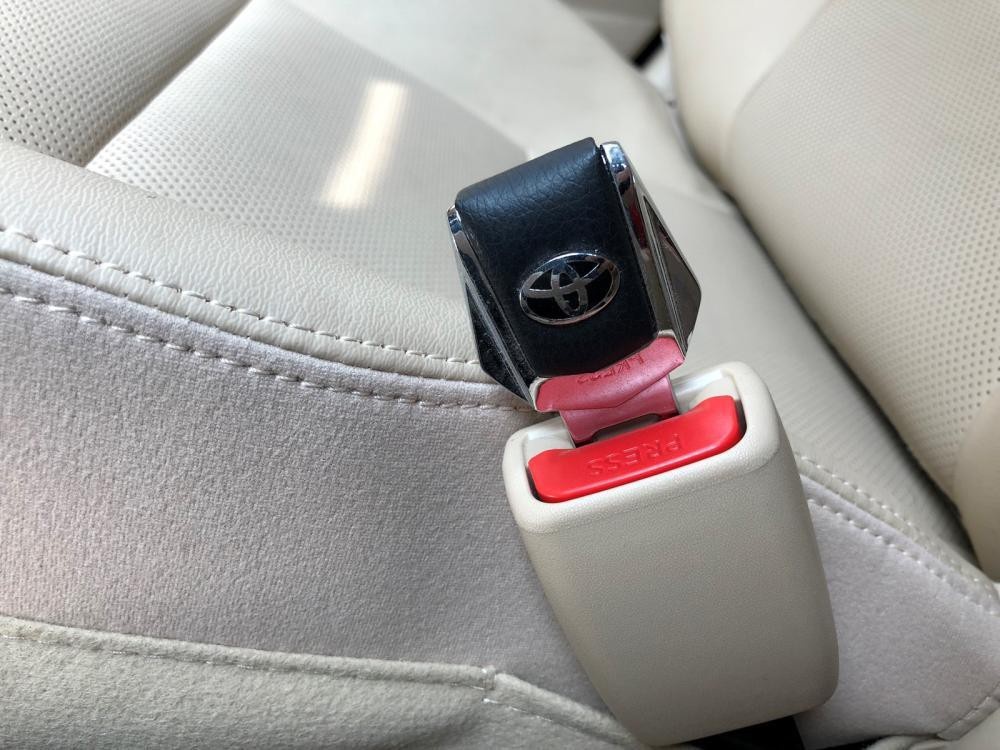 Nhung trang bi an toan tren oto thuong bi su dung sai cach hinh anh