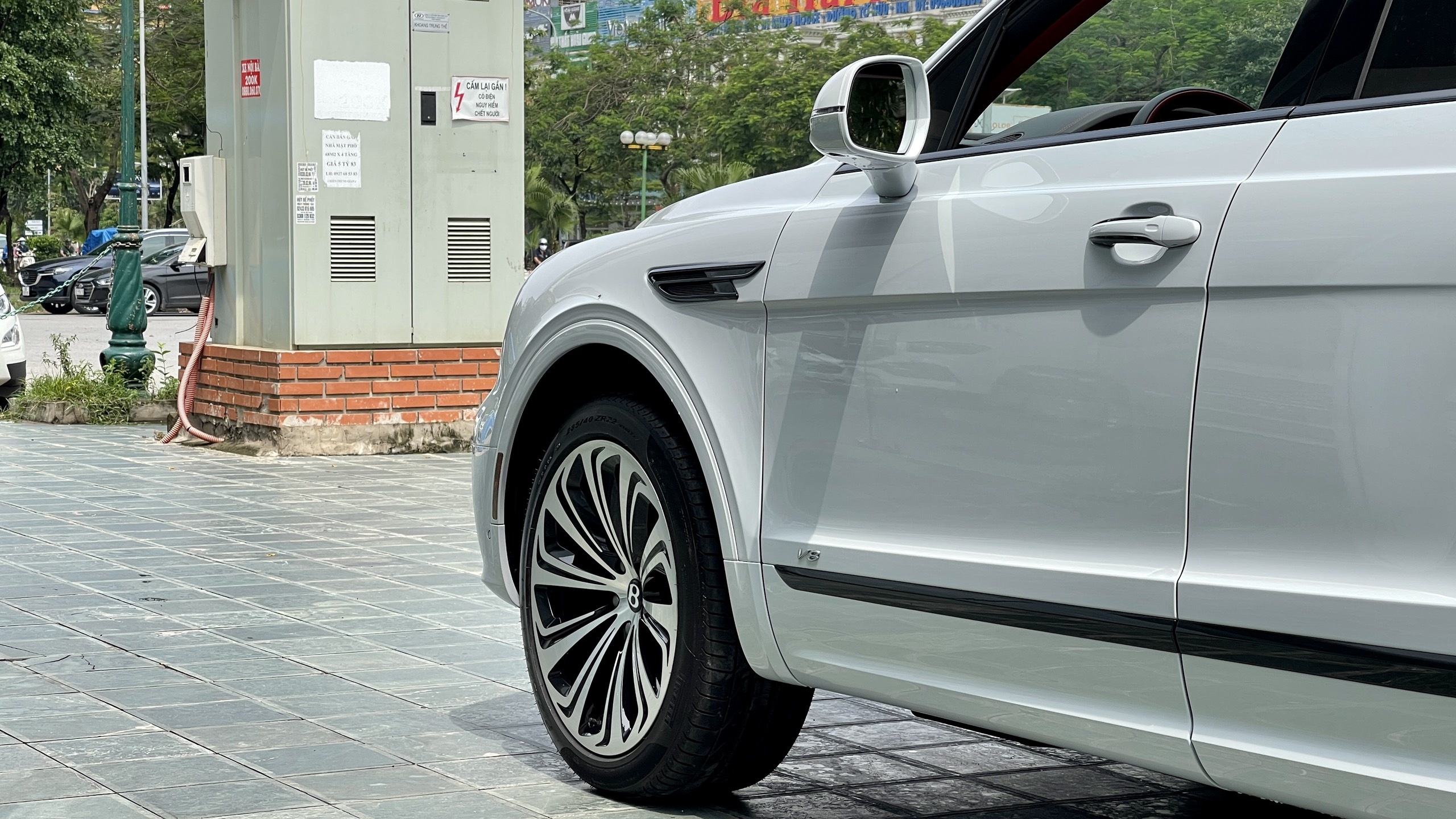 Bentley Bentayga V8 2021 anh 7