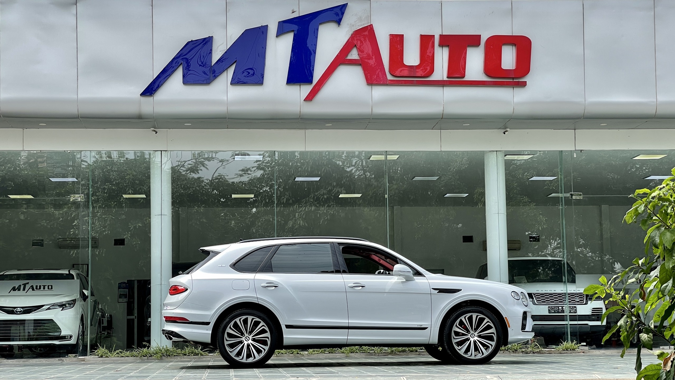 Bentley Bentayga V8 2021 anh 4