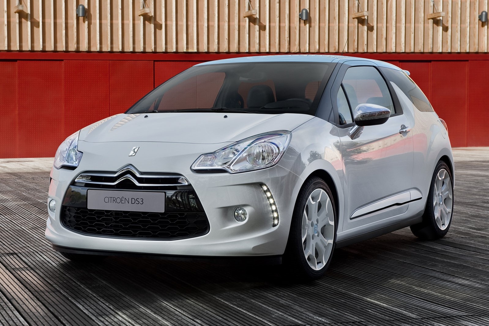 Xe Phap lep ve truoc oto Duc anh 2