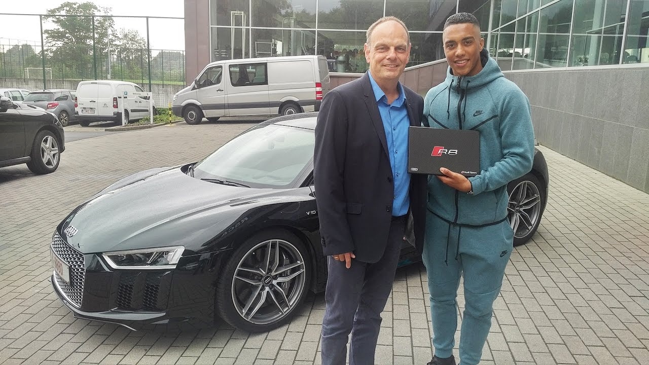 Hazard va De Bruyne ap dao ve khoan choi xe anh 7