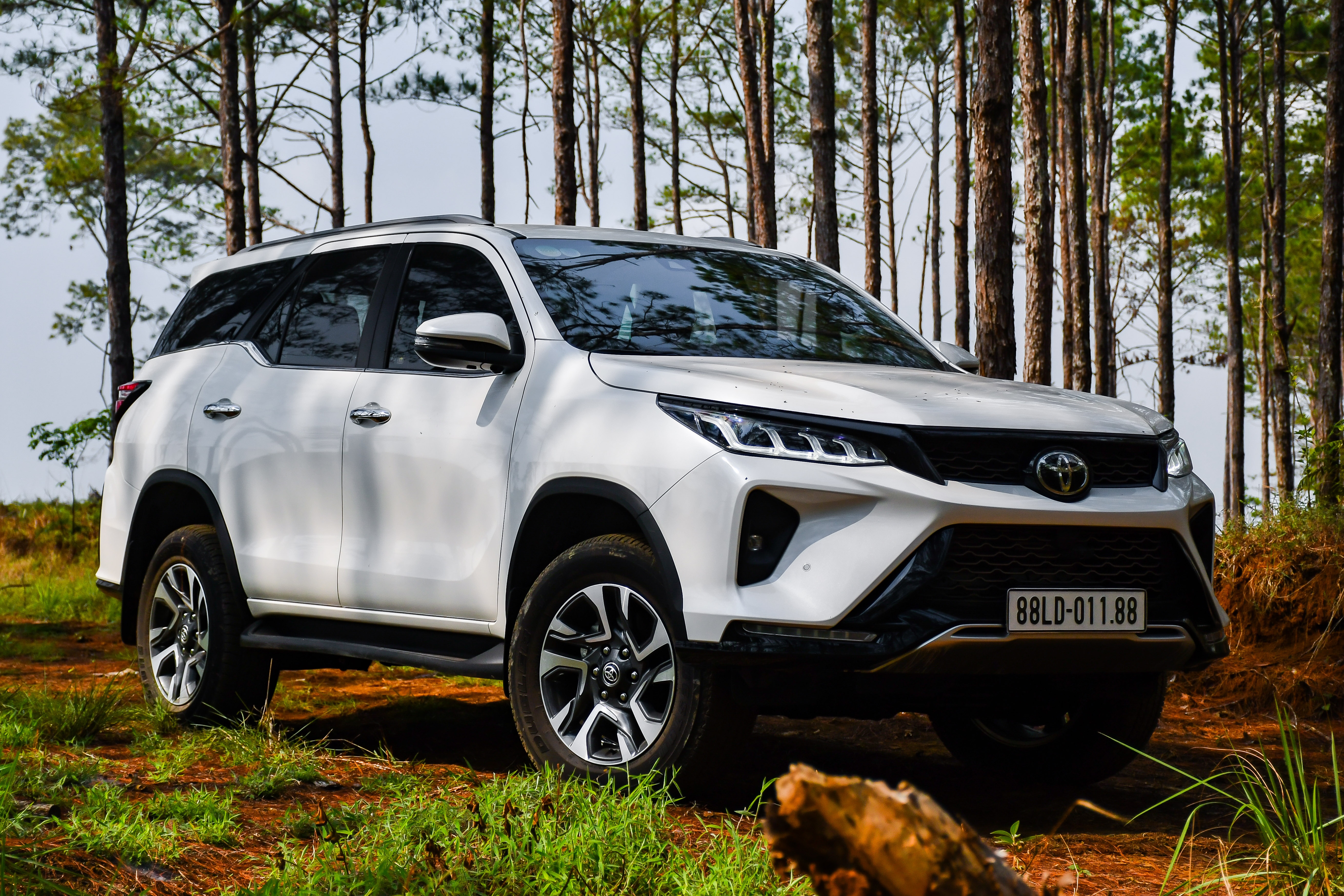 Hyundai Santa Fe bán chạy gấp 3 lần Toyota Fortuner ảnh 1 Hyundai Santa Fe ban chay gap 3 lan Toyota Fortuner anh 1