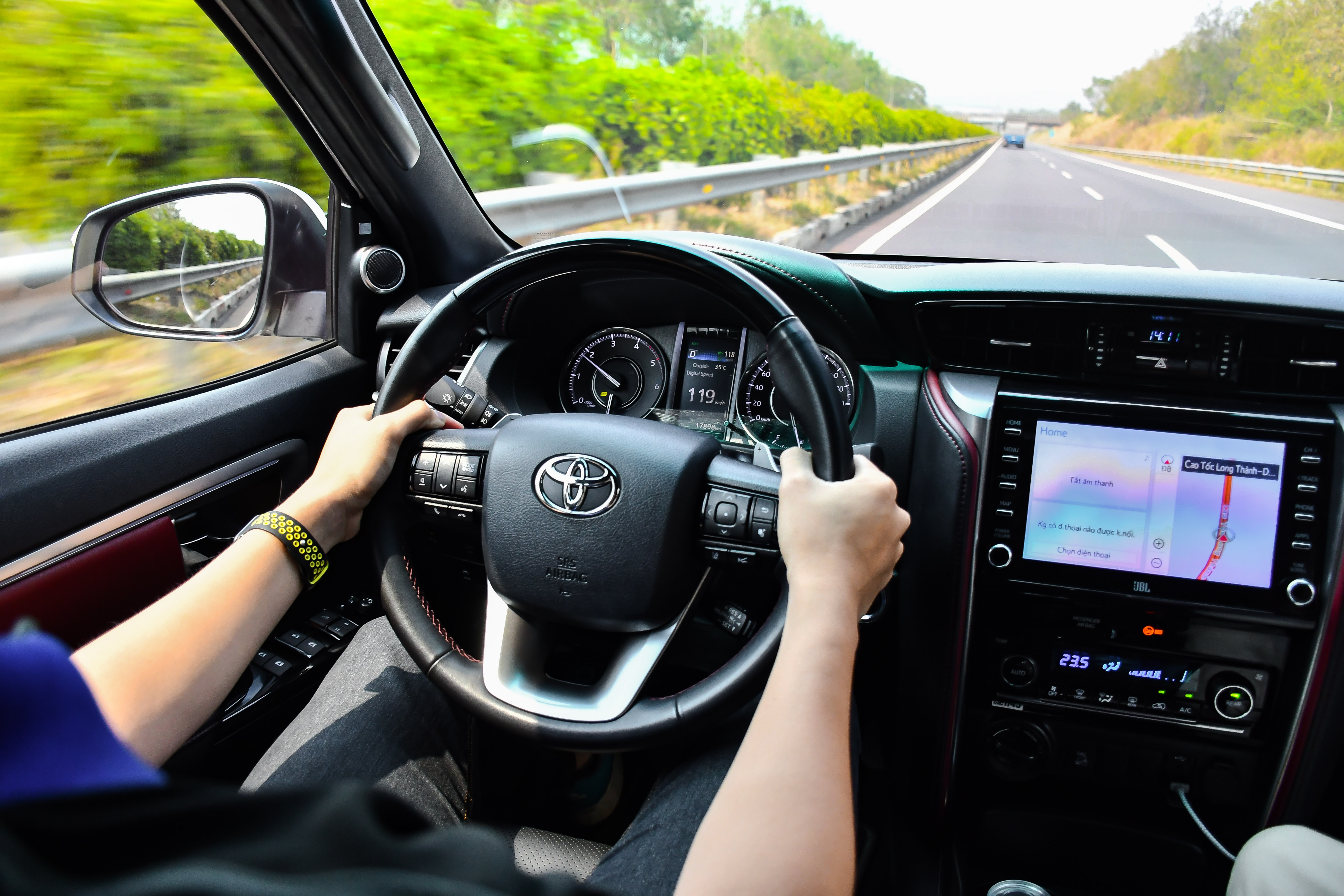 Xe 7 chỗ  ảnh 19 Xe 7 cho anh 19