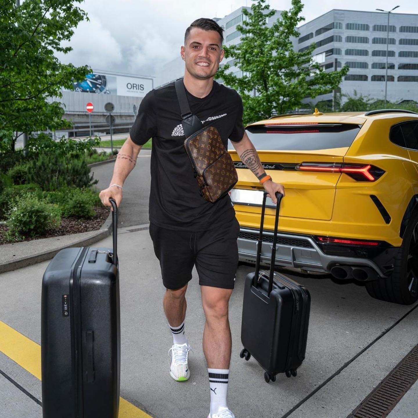 Granit Xhaka choi xe anh 6