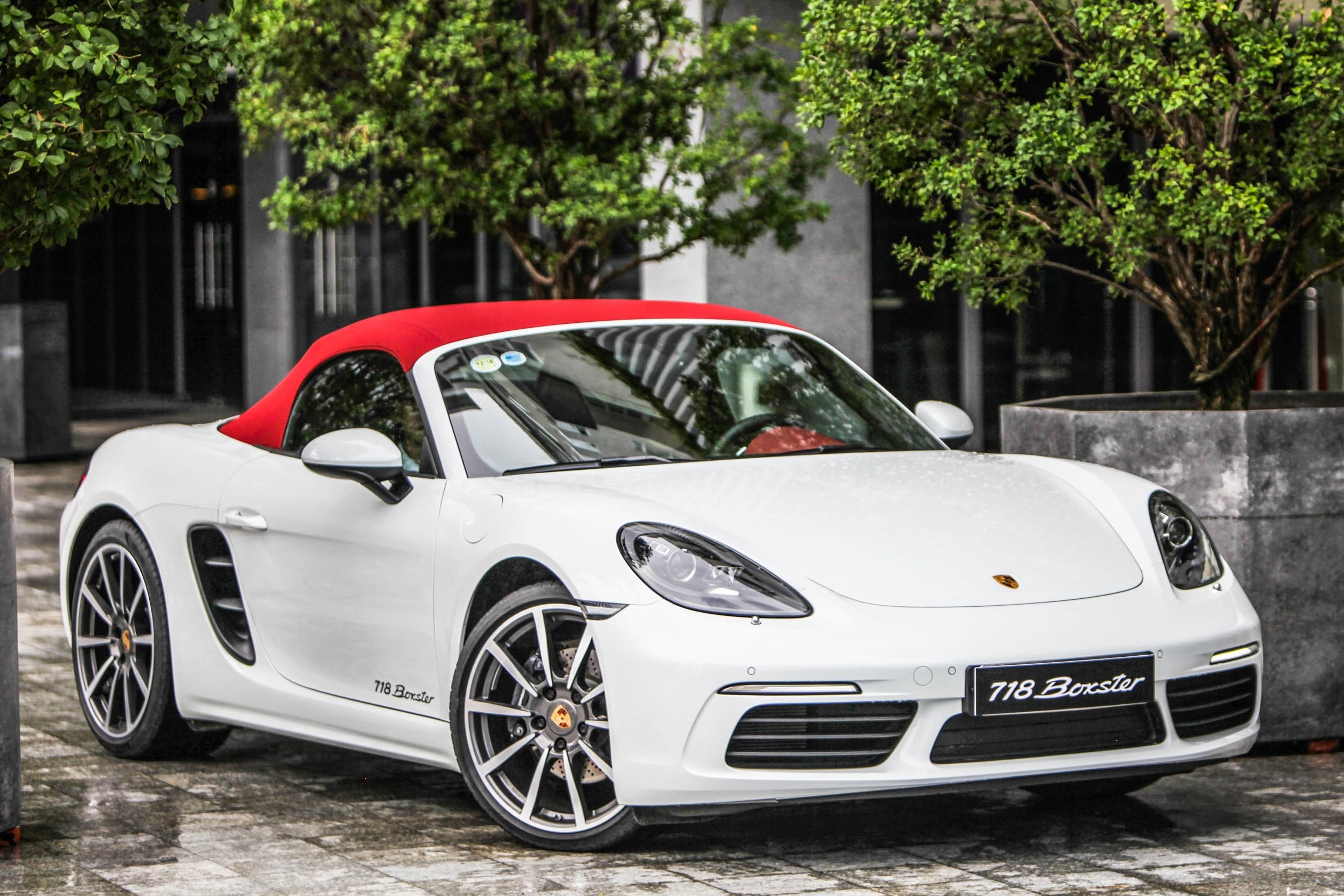 Duc vs Anh va su lan at cua Porsche truoc Jaguar tai Viet Nam hinh anh