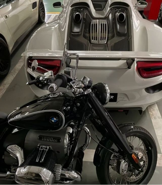 BMW đâm hỏng siêu xe Ferrari và Porsche ảnh 3 BMW dam hong sieu xe Ferrari va Porsche anh 3